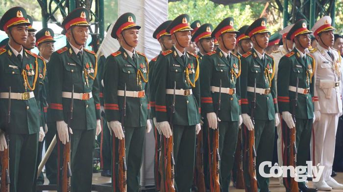 Không khí trang nghiêm bên trong buổi lễ