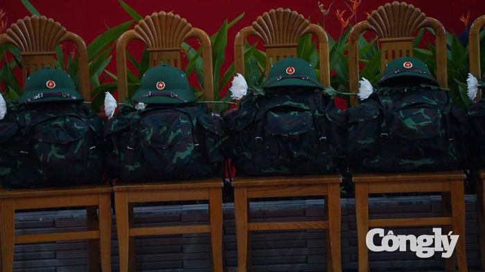 Hàng ghế trang nghiêm dành cho các Anh hùng liệt sĩ