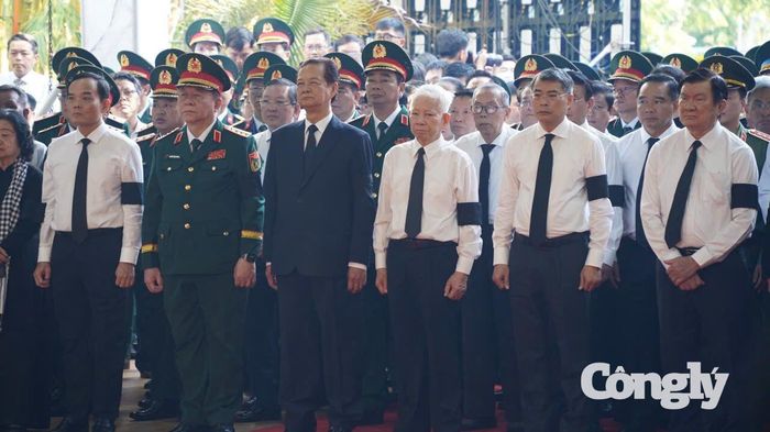 Các đồng chí lãnh đạo, nguyên lãnh đạo Đảng, Nhà nước tại lễ viếng, lễ truy điệu các liệt sĩ