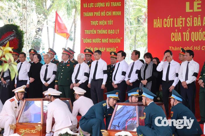 Các đồng chí lãnh đạo, nguyên lãnh đạo Đảng, Nhà nước dự lễ an táng tại Nghĩa trang Liệt sĩ TP. Hồ Chí Minh