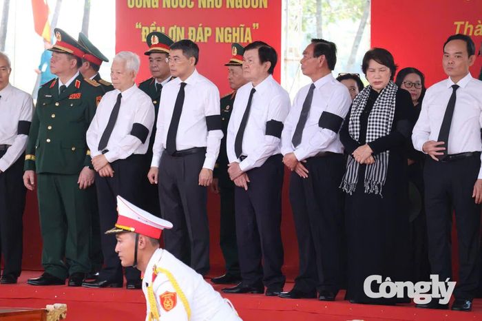 Các đồng chí lãnh đạo, nguyên lãnh đạo Đảng, Nhà nước dự lễ an táng tại Nghĩa trang Liệt sĩ TP. Hồ Chí Minh