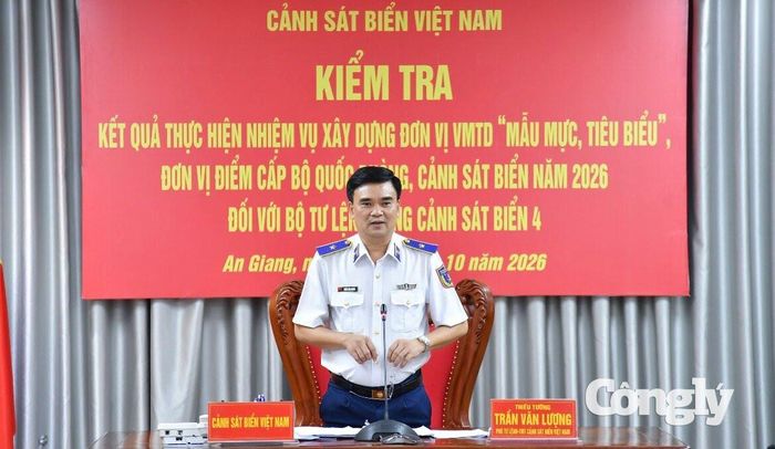 Thiếu tướng Trần Văn Lượng - Phó Tư lệnh, Tham mưu trưởng Cảnh sát biển Việt Nam phát biểu kết luận kiểm tra
