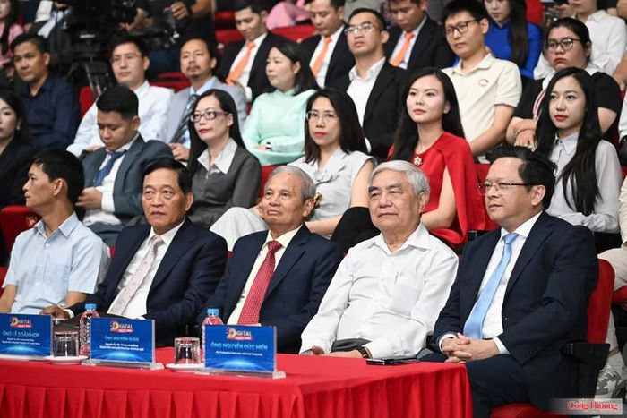 Các đại biểu tham dự Lễ trao Giải thưởng Chuyển đổi số Việt Nam 2026