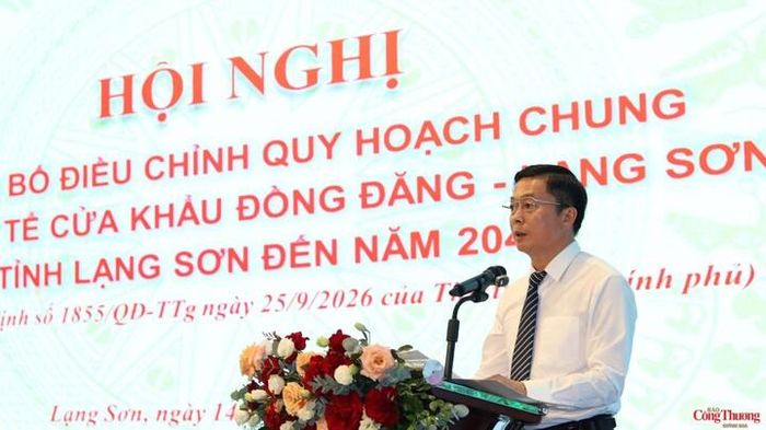 Ông Đinh Hữu Học, Phó Chủ tịch Thường trực UBND tỉnh Lạng Sơn phát biểu tại hội nghị.