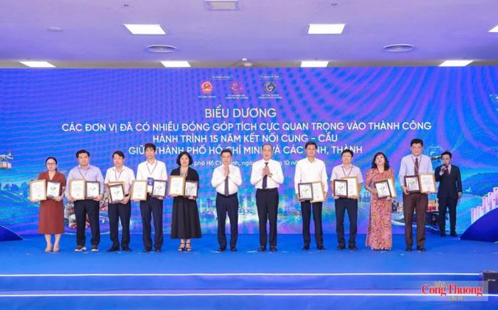 Tỉnh Nghệ An được biểu dương vì những đóng góp tích cực quan trọng vào thành công hành trình 15 năm kết nối cung - cầu giữa TP. Hồ Chí Minh và các tỉnh, thành.