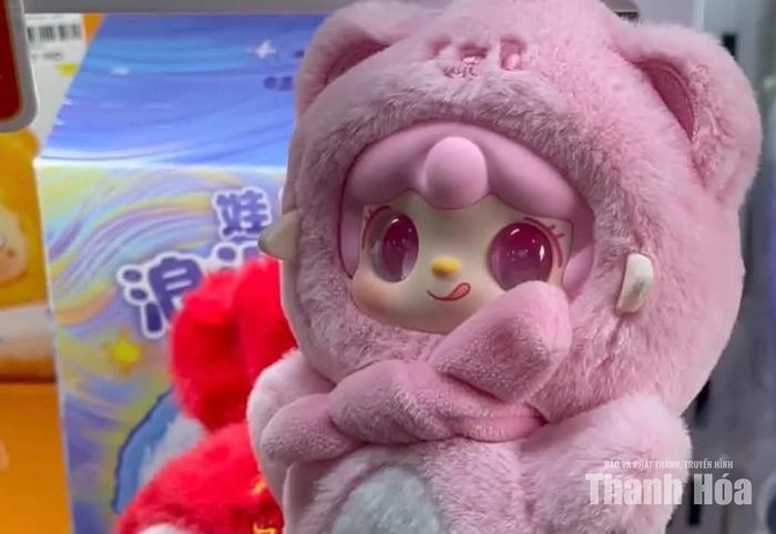 Có những thời điểm, đồ chơi này chạm ngưỡng tiền triệu nhưng không ít người trẻ vẫn mua vì FOMO.