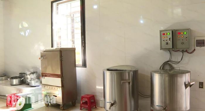Trường Mầm non Yên Phú sử dụng nước ngầm qua máy lọc phục vụ sinh hoạt, ăn uống cho hơn 1.000 học sinh.