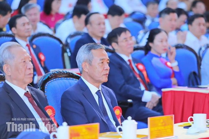 Bí thư Tỉnh ủy Lê Đức Thái và các đại biểu dự lễ kỷ niệm.