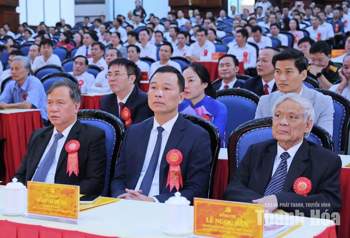 Phó Chủ nhiệm Ủy ban Kiểm tra Trung ương Nguyễn Minh Quang và Chủ tịch UBND tỉnh Tô Anh Dũng cùng các đại biểu dự lễ kỷ niệm.