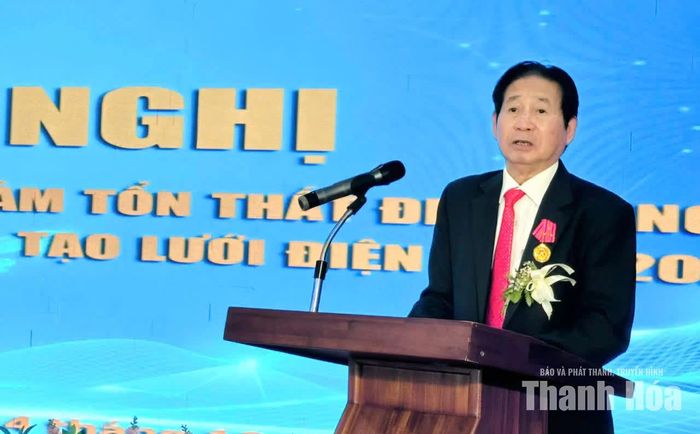 Ông Nguyễn Đức Đủ, Chủ tịch HĐQT, Tổng Giám đốc Công ty Cổ phần Xây lắp Điện lực Thanh Hóa phát biểu tại hội nghị