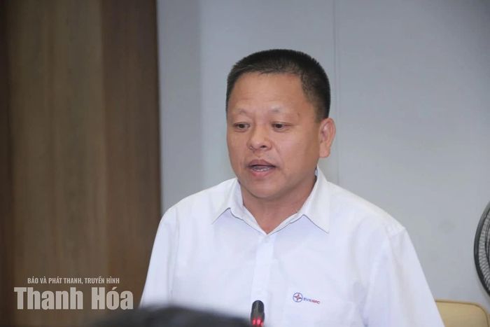 Ông Lê Đình Lượng, Thành viên Hội đồng thành viên Tổng Công ty Điện lực miền Bắc phát biểu tại buổi làm việc.
