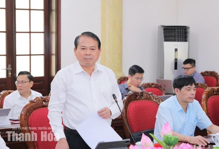 Trưởng Ban Tổ chức Tỉnh ủy Nguyễn Văn Hùng phát biểu tại hội nghị.