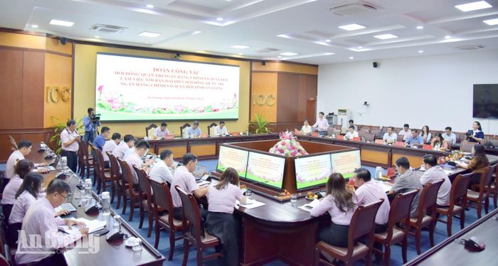 Quang cảnh buổi làm việc.