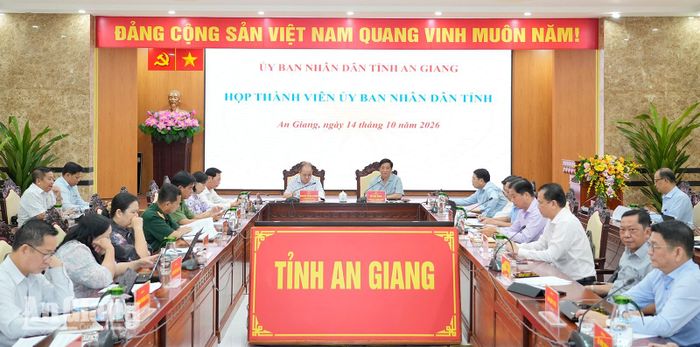 Quang cảnh cuộc họp.