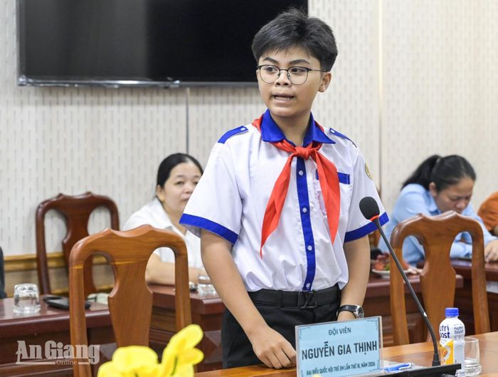 Các trẻ em tiêu biểu đại diện cho trẻ em An Giang tham gia phiên họp giả định “Quốc hội trẻ em” lần thứ III, năm 2026 phát biểu tại chương trình.