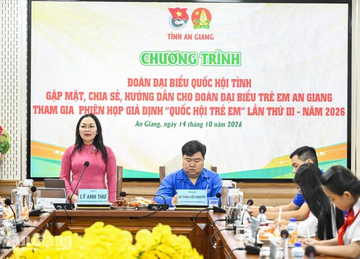 Phó Trưởng Đoàn đại biểu Quốc hội chuyên trách tỉnh An Giang Lý Anh Thư chia sẻ tại chương trình.
