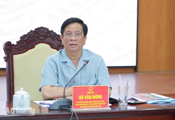 Ủy viên Trung ương Đảng, Phó Bí thư Tỉnh ủy, Chủ tịch UBND tỉnh An Giang Hồ Văn Mừng phát biểu tại buổi làm việc.