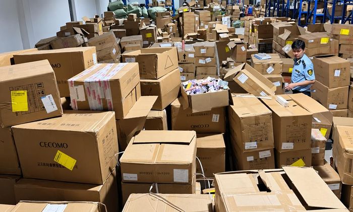  Mỹ phẩm không rõ nguồn gốc được phát hiện, thu giữ tại doanh nghiệp. 