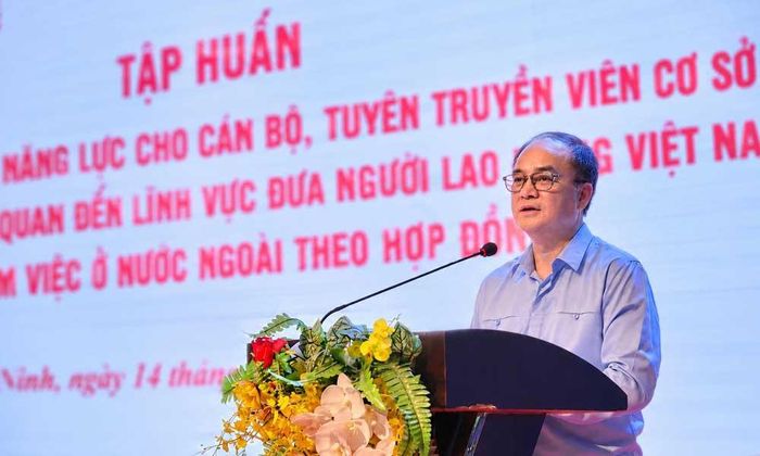  Thứ trưởng Bộ Nội vụ Vũ Chiến Thắng phát biểu khai mạc tập huấn. 