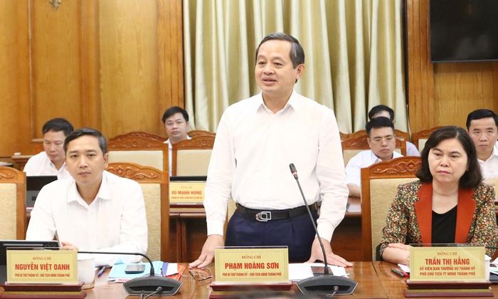  Đồng chí Phạm Hoàng Sơn, Chủ tịch UBND thành phố Bắc Ninh nêu một số khó khăn phát sinh từ thực tế. 