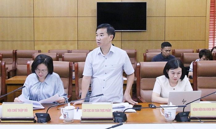  Đại diện Chi cục an toàn thực phẩm thành phố nêu ý kiến. 