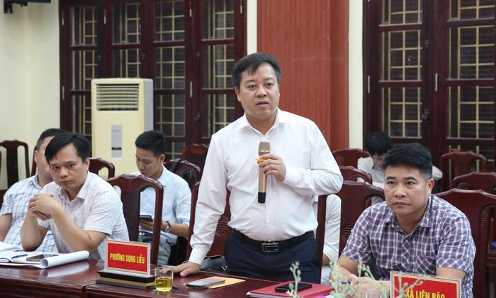  Đại diện các phường, xã phân tích những vướng mắc trong công tác giải phóng mặt bằng tại địa phương. 
