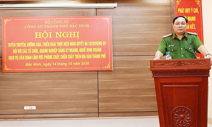 Đại tá Trần Thế Cường, Phó Giám đốc Công an thành phố Bắc Ninh phát biểu khai mạc hội nghị tuyên truyền, hướng dẫn triển khai thực hiện Nghị quyết số 66.18/2026/NQ-CP của Chính phủ.