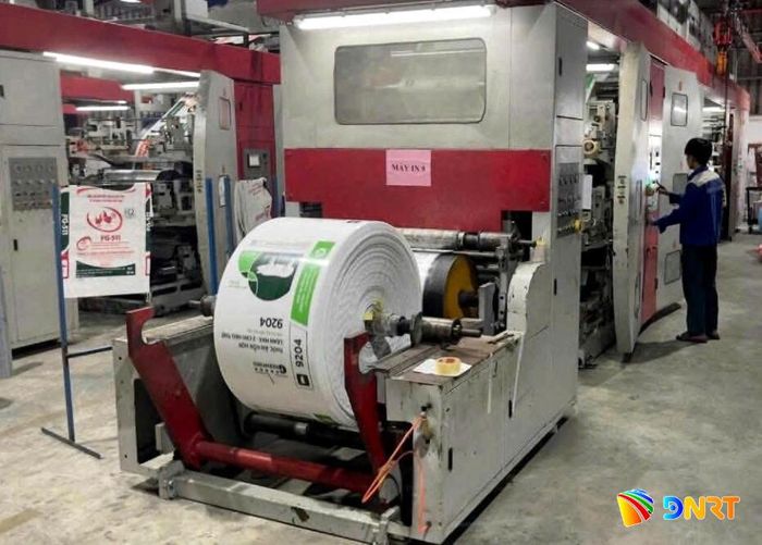 Công ty TNHH Quan Châu đầu tư máy móc hiện đại để nâng cao chất lượng sản xuất bao bì. Ảnh: QUANG VIỆT