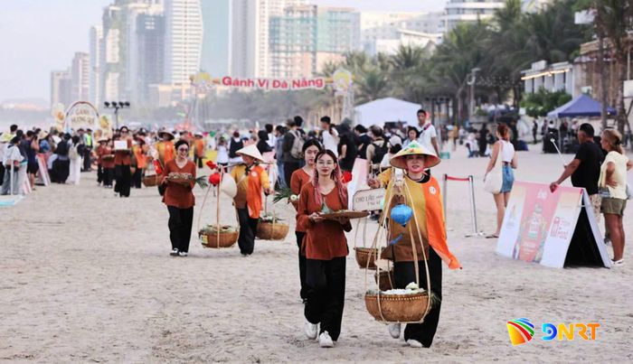 Lễ hội Đà Nẵng Food Tour 2026 vừa diễn ra tạo sự hấp dẫn, thu hút đông đảo du khách. Ảnh: ĐẮC MẠNH