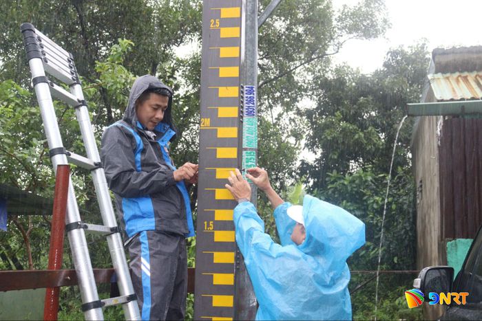 Các tháp báo ngập nước đang được bảo dưỡng thường xuyên để truyền dữ liệu liên tục, chính xác. Ảnh: HOÀNG HIỆP