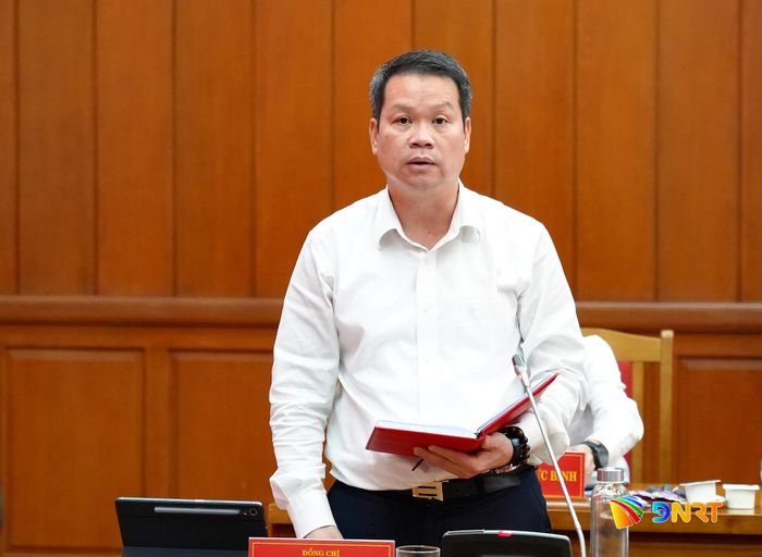 Chủ tịch UBND thành phố Nguyễn Mạnh Hùng trao đổi tại buổi làm việc. Ảnh: T.CÔNG