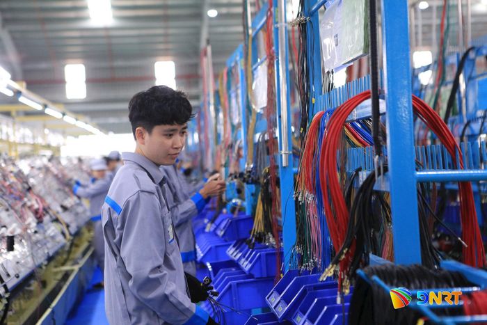 Thu ngân sách trong 9 tháng đầu năm vượt dự toán đề ra. Trong ảnh: Công nhân làm việc tại nhà máy tập đoàn THACO. Ảnh minh họa: THÀNH CÔNG