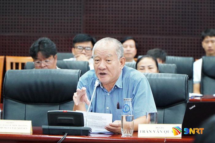 PGS.TS Trần Văn Quang, giảng viên Khoa Môi trường, Trường Đại học Bách khoa - Đại học Đà Nẵng phát biểu trao đổi tại hội thảo. Ảnh: TÂM ĐAN