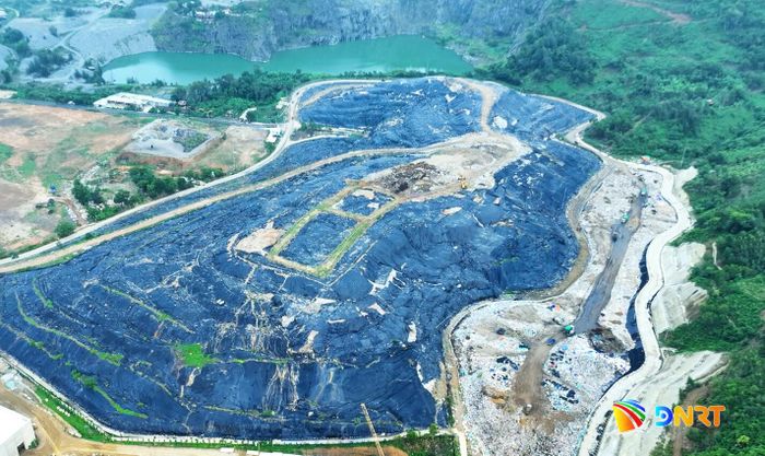 Đà Nẵng định hướng chuyển từ chôn lấp rác sang thu hồi năng lượng, tái chế sâu. TRONG ẢNH: Bãi rác Khánh Sơn đã tiệm cận áp lực quá tải trong nhiều năm qua. Ảnh: PHAN VINH
