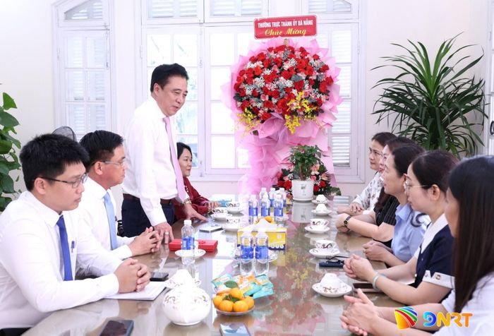 Phó Bí thư Thường trực Thành ủy Nguyễn Khắc Toàn phát biểu tại buổi thăm, chúc mừng Ủy ban MTTQ Việt Nam thành phố. Ảnh: NGỌC HÀ