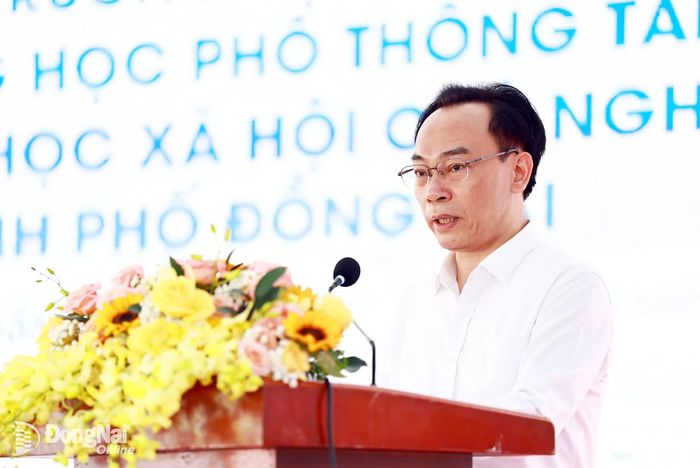 Đồng chí Hoàng Minh Sơn, Ủy viên Trung ương Đảng, Bộ trưởng Bộ Giáo dục và Đào tạo phát biểu chỉ đạo tại buổi lễ. Ảnh: Công Nghĩa