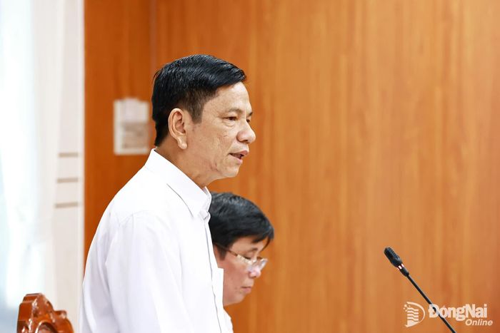TS Nguyễn Văn Toàn, Phó Hiệu trưởng phụ trách Trường đại học Đồng Nai báo cáo kết quả hoạt động của nhà trường. Ảnh: Công Nghĩa