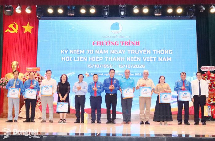 Tri ân các thế hệ cán bộ hội qua các thời kỳ. Ảnh: Quang Minh
