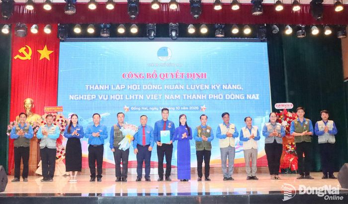 Thành lập và ra mắt Hội đồng Huấn luyện thành phố. Ảnh: Quang Minh