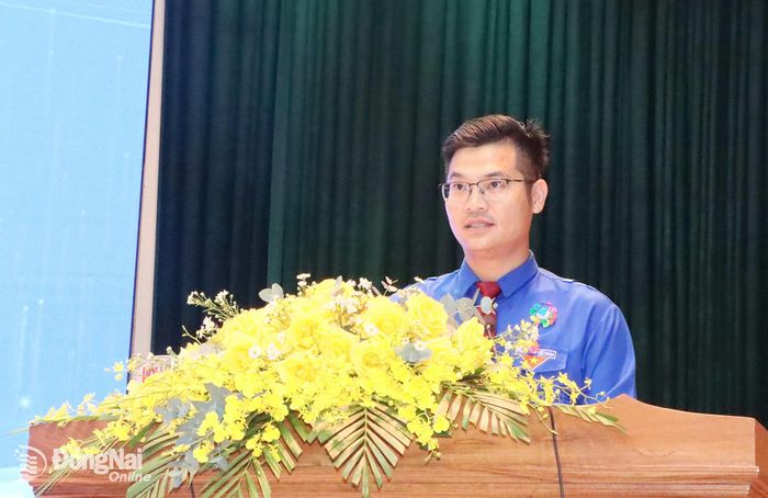 Anh Phan Thế Công, Chủ tịch Hội Liên hiệp thanh niên Việt Nam thành phố, tiếp thu ý kiến chỉ đạo của lãnh đạo thành phố. Ảnh: Quang Minh