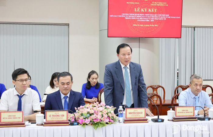 Phó Bí thư Thành ủy, Chủ tịch UBND thành phố Đồng Nai Nguyễn Văn Út phát biểu tại lễ ký kết. Ảnh: Ngọc Liên