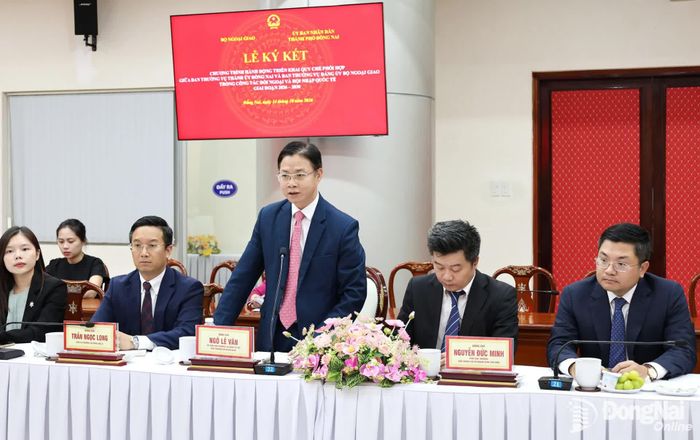 Thứ trưởng Bộ Ngoại giao Ngô Lê Văn phát biểu tại lễ ký kết. Ảnh: Ngọc Liên