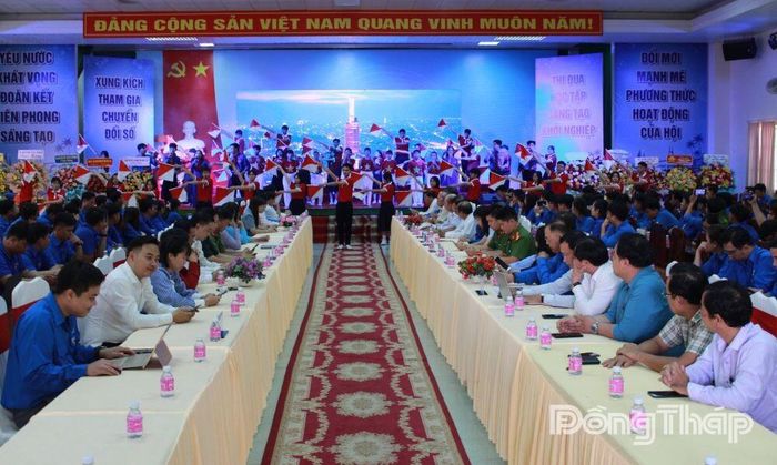 Quang cảnh họp mặt.