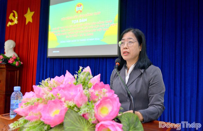 Đồng chí Nguyễn Thị Hồng Phượng, Chủ tịch Hội Nông dân tỉnh Đồng Tháp phát biểu tại buổi tọa đàm.