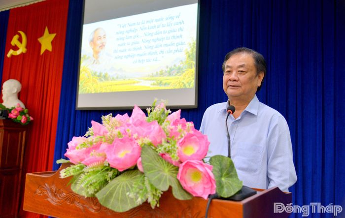 Đồng chí Lê Minh Hoan, nguyên Ủy viên Ban Chấp hành Trung ương Đảng, nguyên Phó Chủ tịch Quốc hội phát biểu tại buổi tọa đàm.