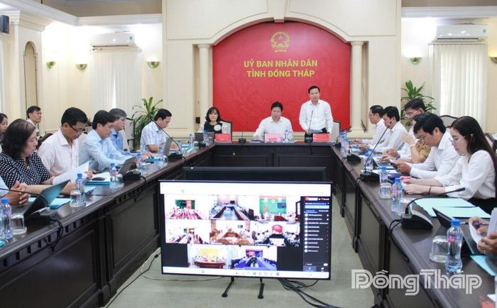Giám đốc Sở Giáo dục và Đào tạo Lê Quang Trí điều hành nội dung tham luận, thảo luận.
