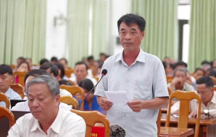  Cử tri nêu ý kiến tại hội nghị. Ảnh: Phương Dung 