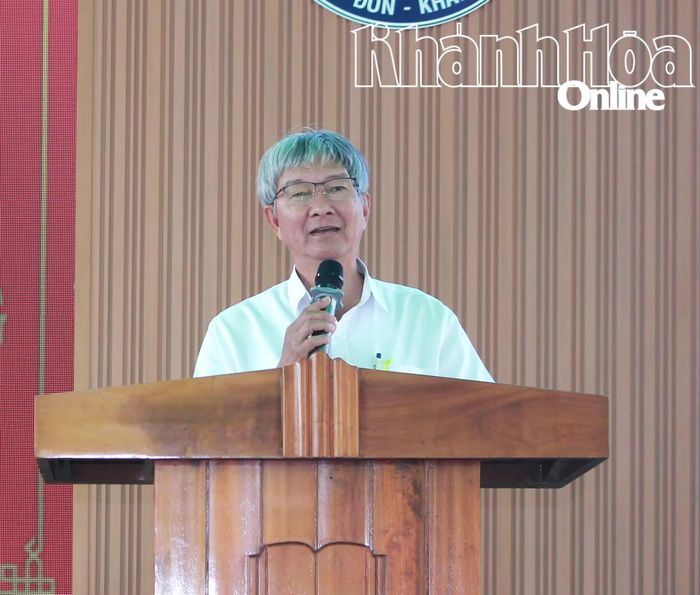 Lãnh đạo Sở Giáo dục và Đào tạo phát biểu tại lễ khai mạc.