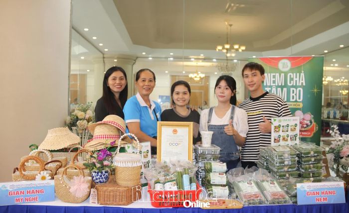 Các sản phẩm do Hội Liên hiệp Phụ nữ phường Ninh Hòa giới thiệu tại chương trình.