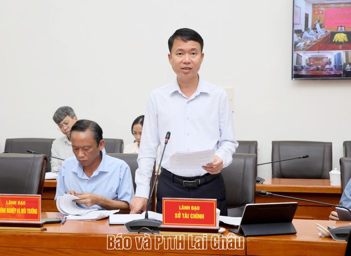 Lãnh đạo Sở Tài chính báo cáo tình hình thực hiện phát triển kinh tế - xã hội 9 tháng năm 2026. 